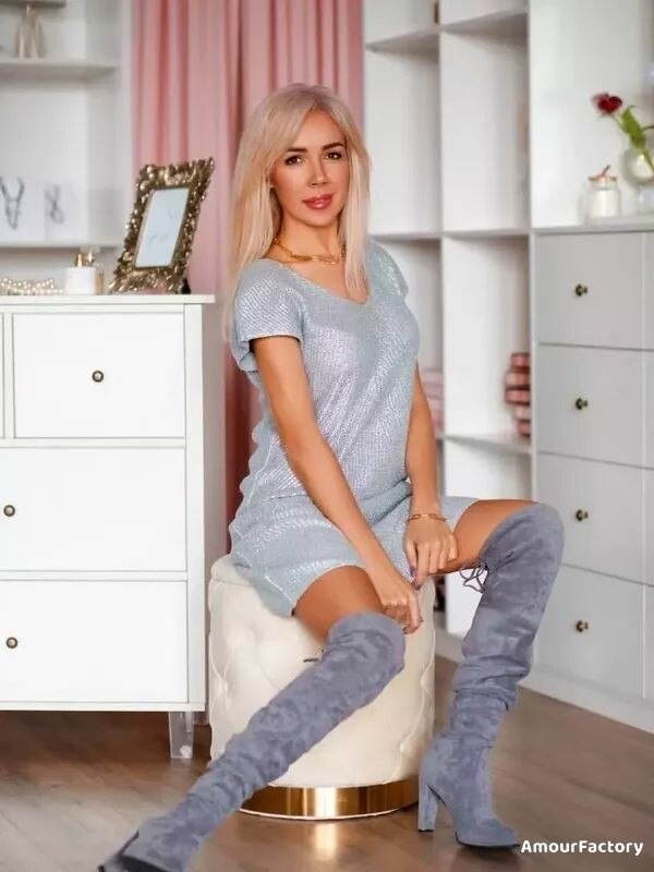 Natalia, 42
