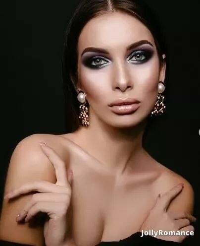 Elena, 23