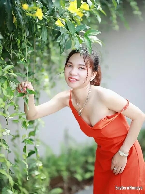 Quynh Huong, 22