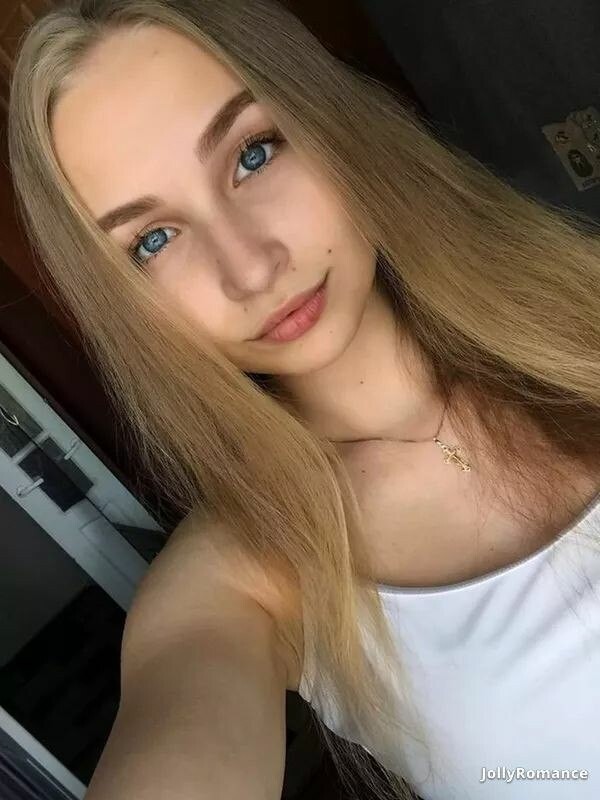 Larisa, 21