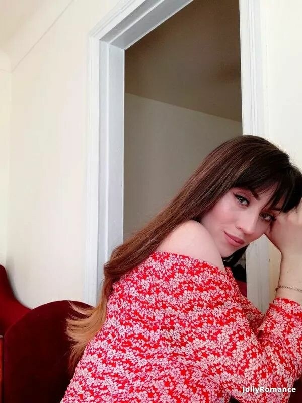 Viktoriia, 25
