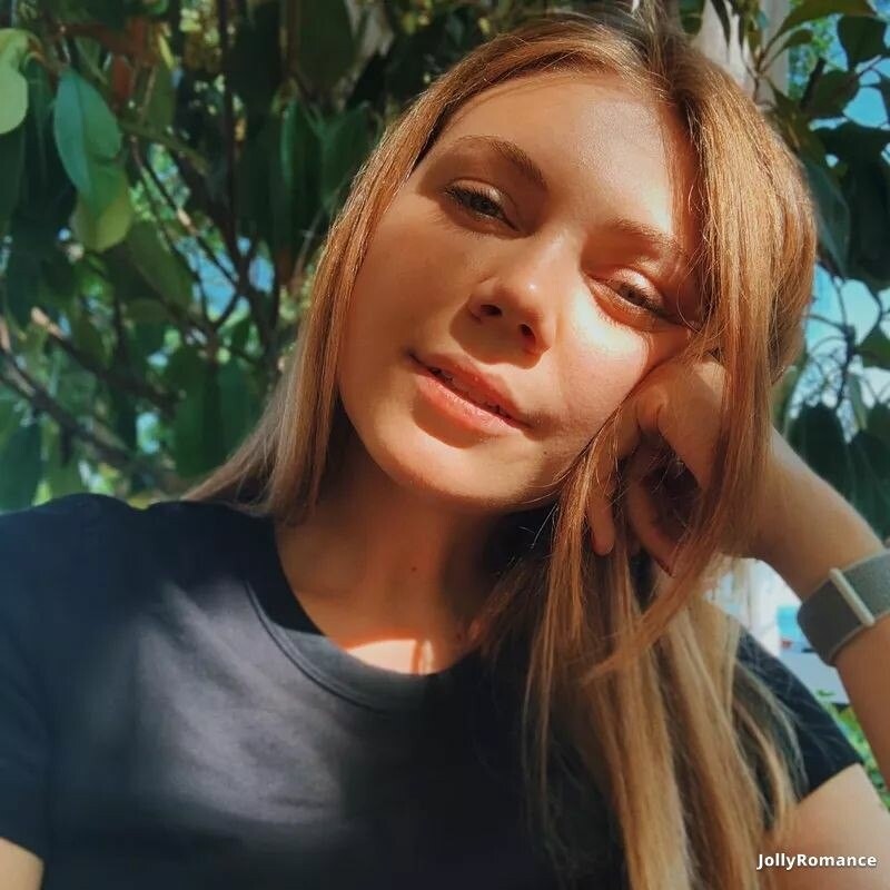 Elena, 27