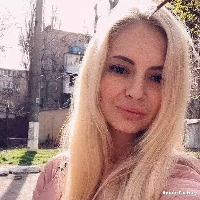 Ellina, 32