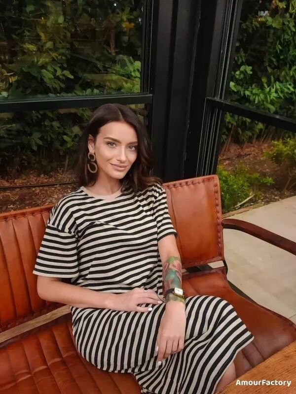 Nina, 24