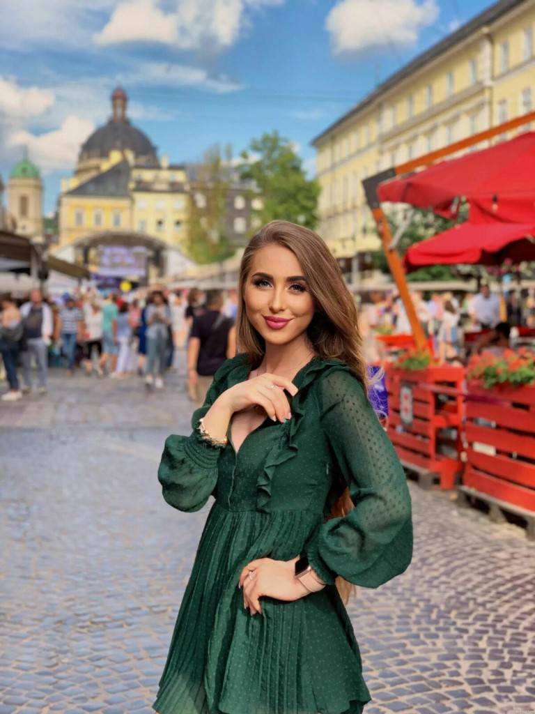 Anastasiia, 28