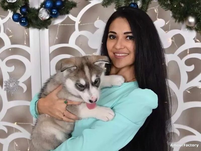 Elena, 27