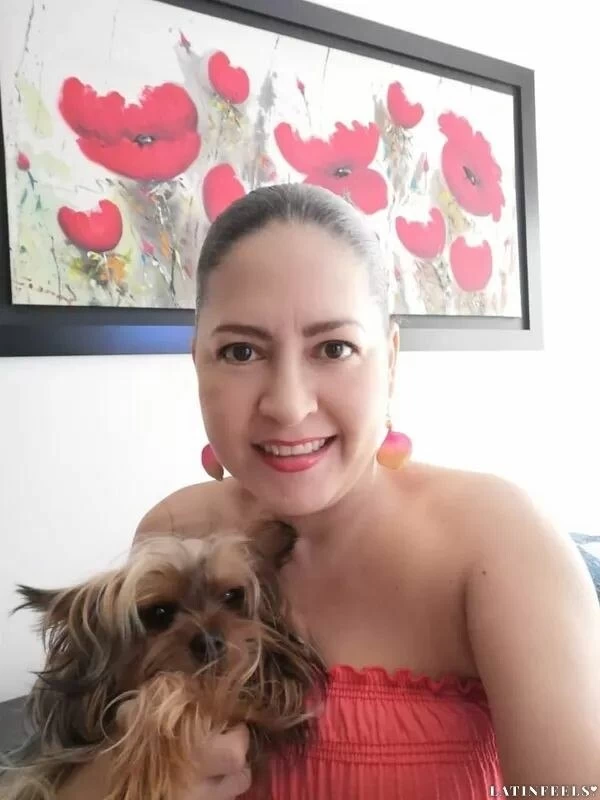 Daniela, 52