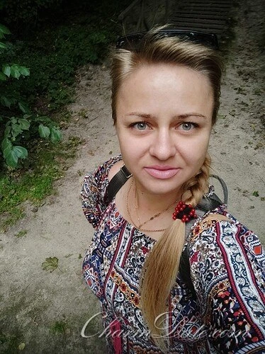 Vika, 33