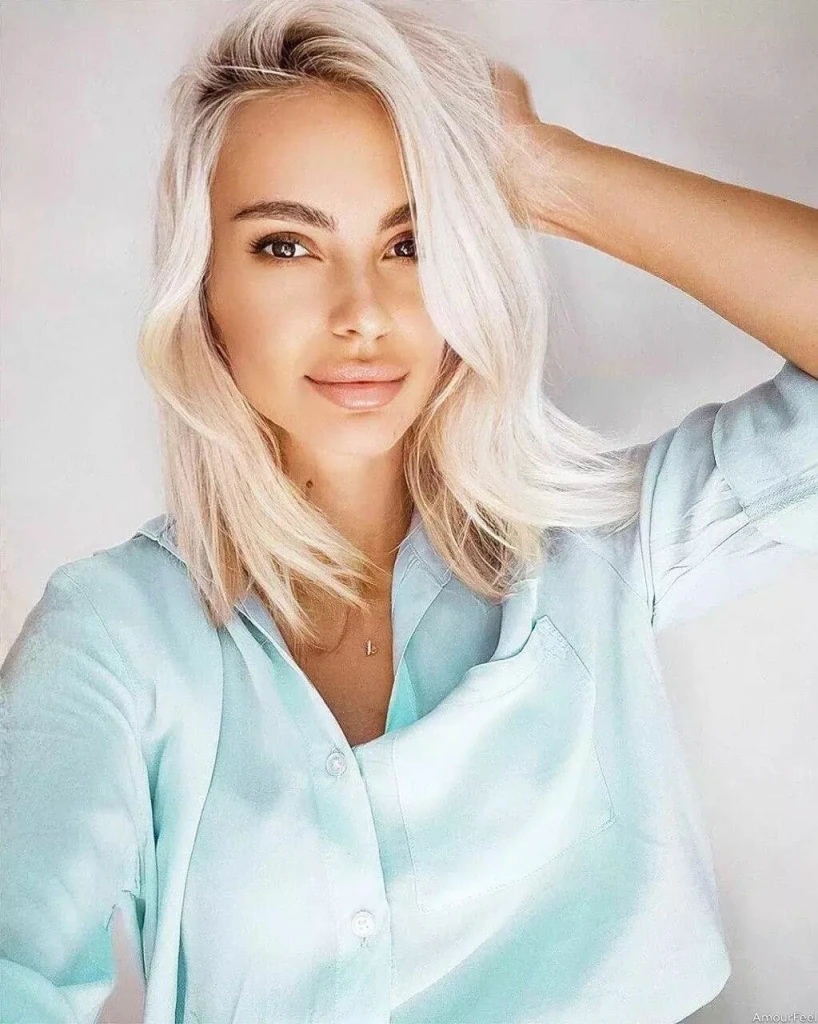 Alena, 33
